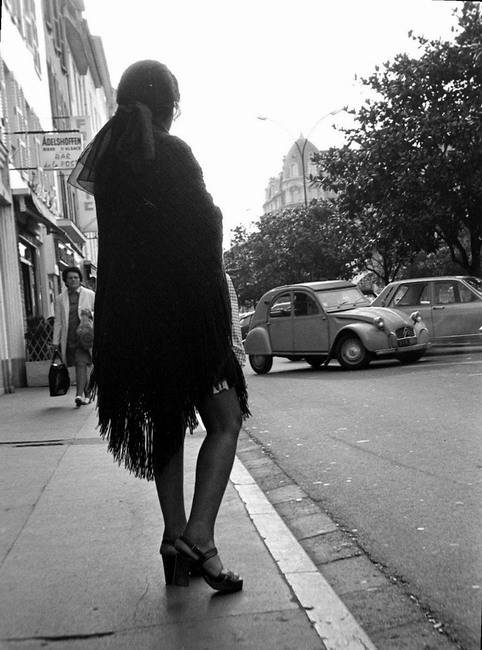 Une dame, souvent l laprs-midi
