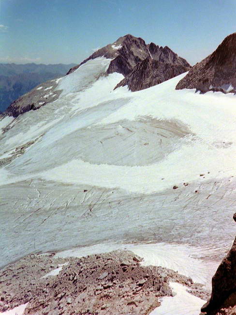 Pic dAneto et son glacier principal