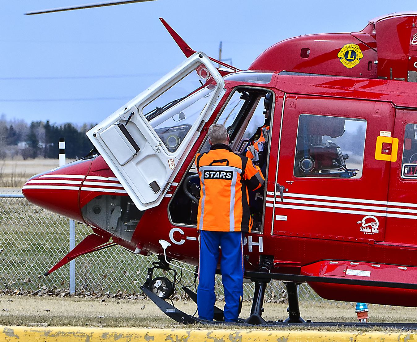 _DSC0539pb.jpg  Getting logged and checking out the Helicopter