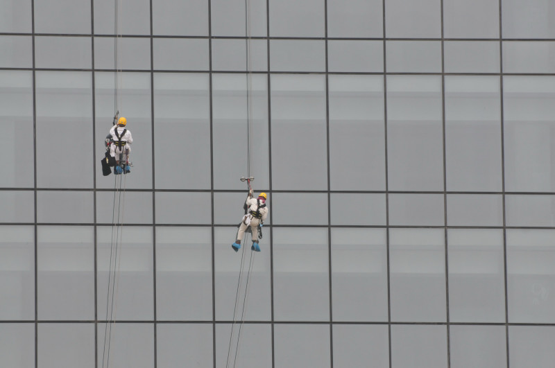 Acrobatic workers (1)