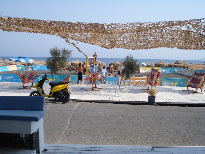 Agios Georgios Beach in Santorini (2).jpg