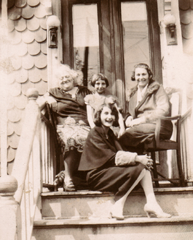 Front: Hilda (Richard's mother), L. to R.: Mrs. Small (grandma's friend?), aunt Rosie and grandma Anna (early 1930s )