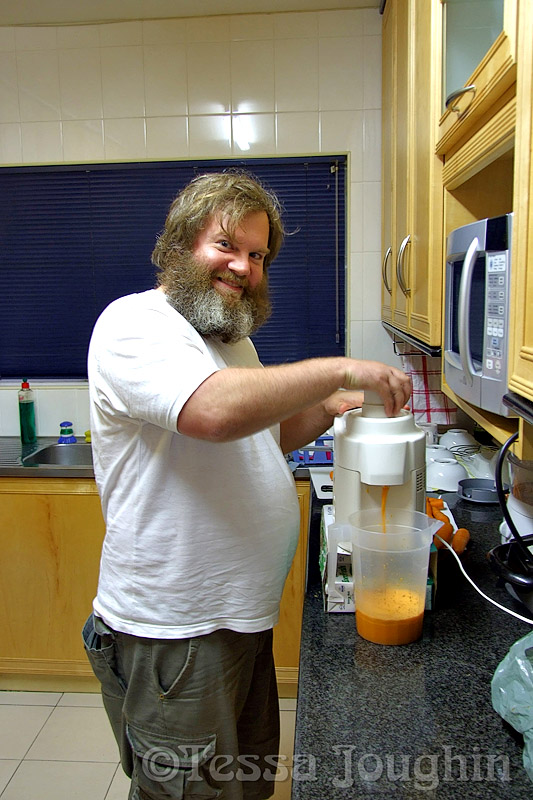 Dan making carrot juice for Melly