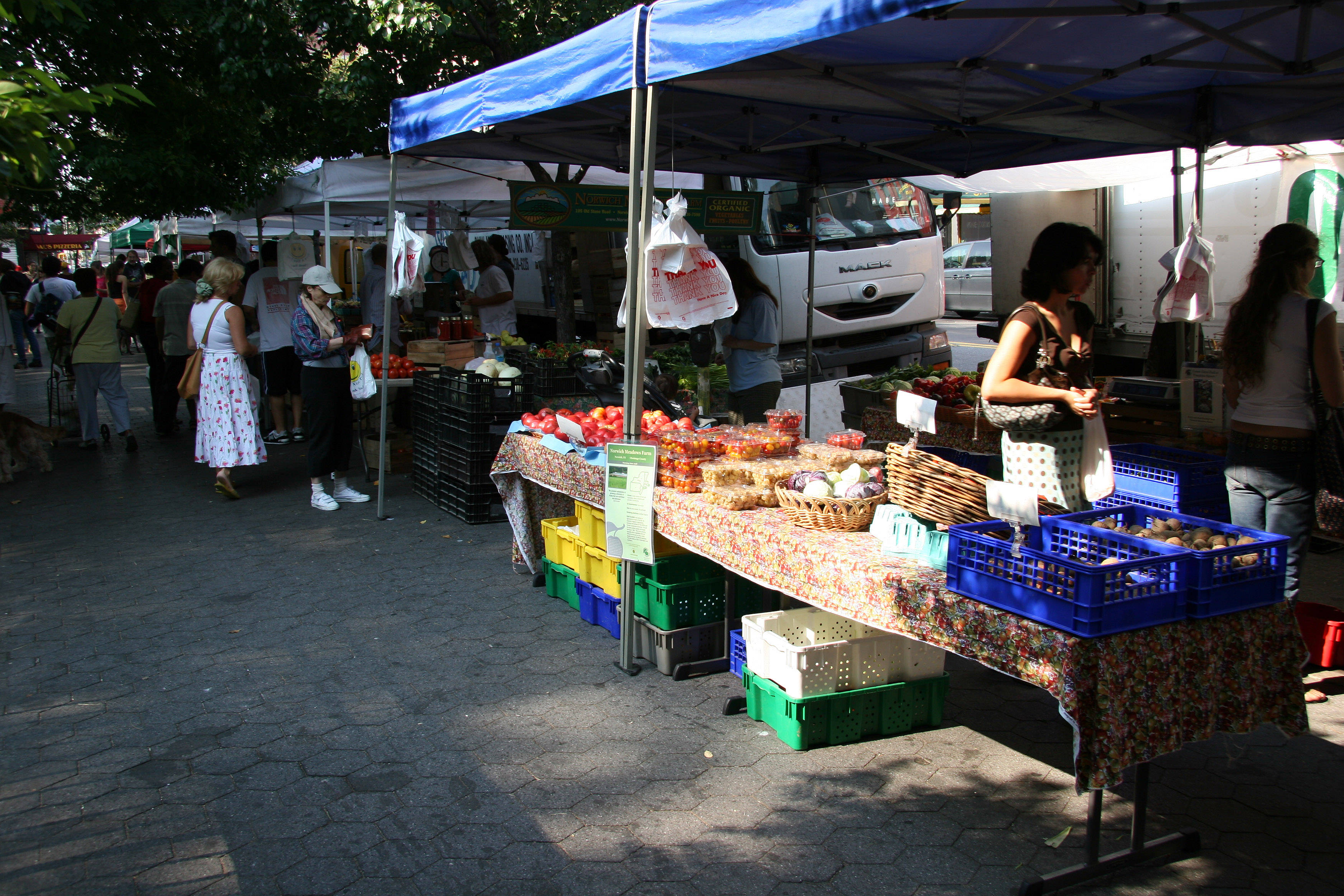 Thompkins Park Farmers Market at 8th Street