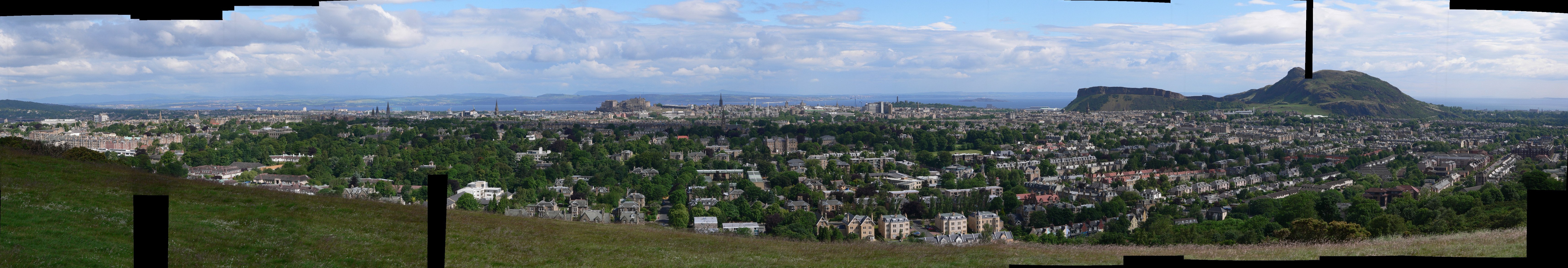 Edinburgh City Panorama - Zoomed in.JPG