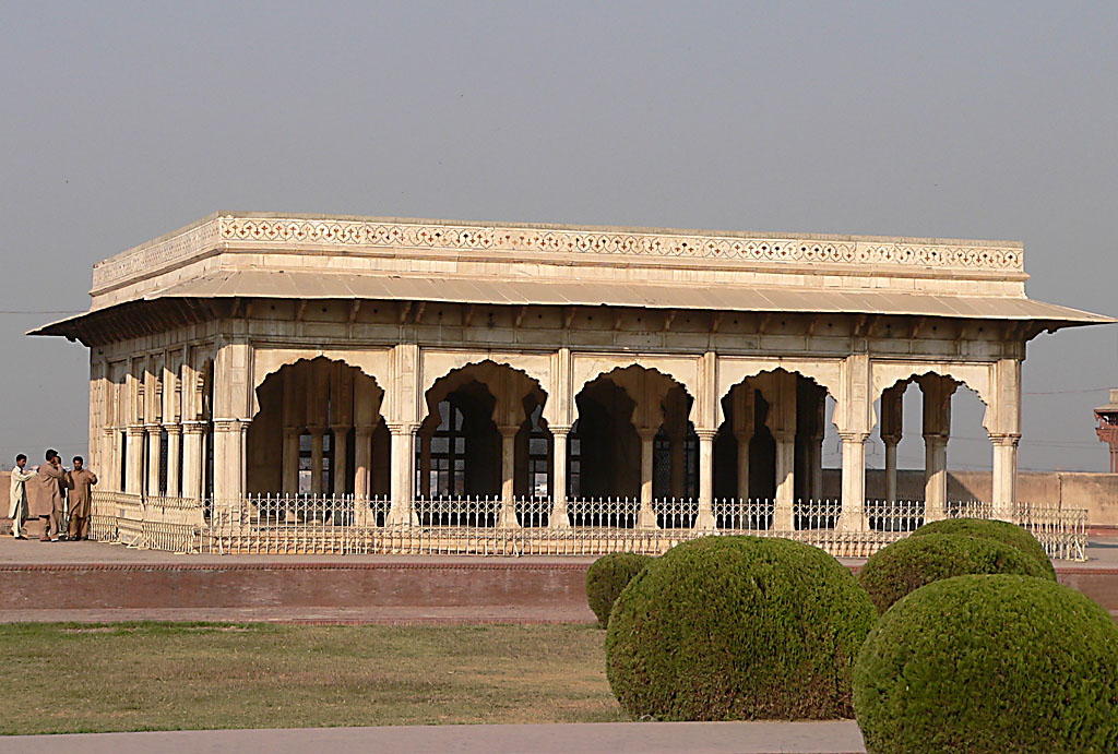 Lahore Fort - Shah Jahans Quadrangle - P1000237.jpg