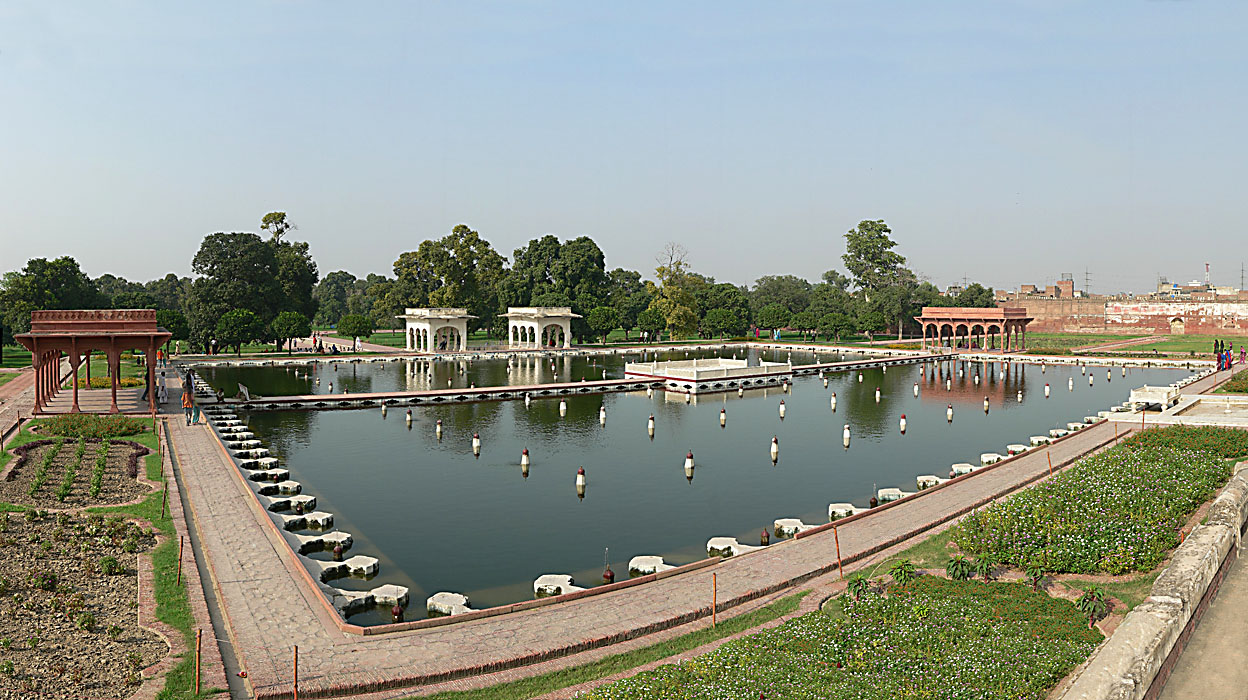 Shalamar Garden, Middle Terrace - Panorama 0437.jpg