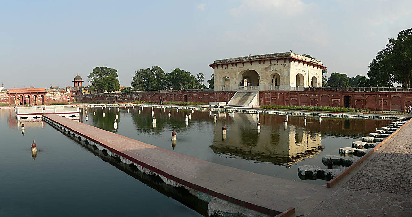 Shalamar Garden - Middle Terrace - Panorama 0518.JPG