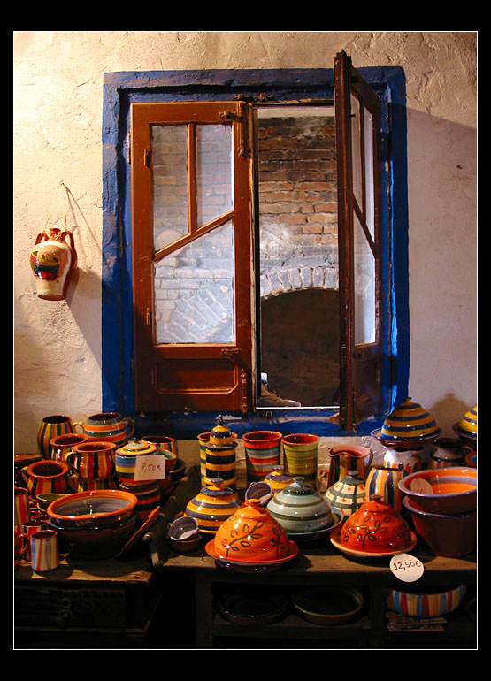 17.11.2005 ... Ceramic shop ...