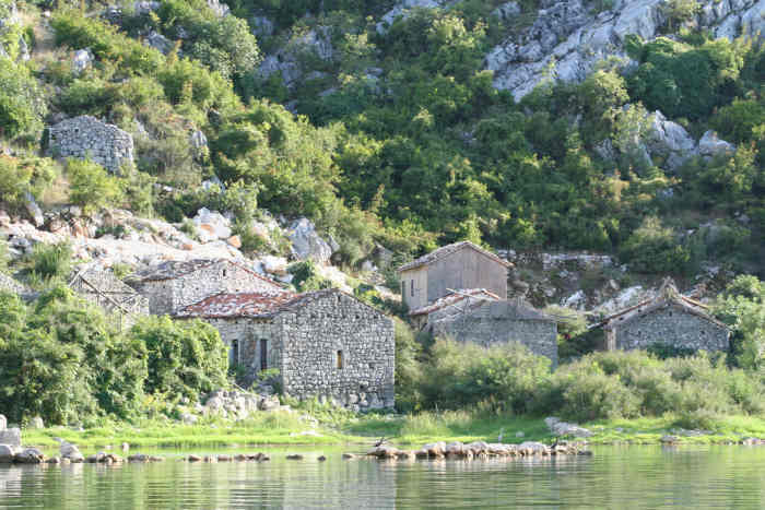 Set for a Bud Spencer <a href=http://www.preview-online.com/sp2004/feature_articles/singing/page3.html>movie</a>
