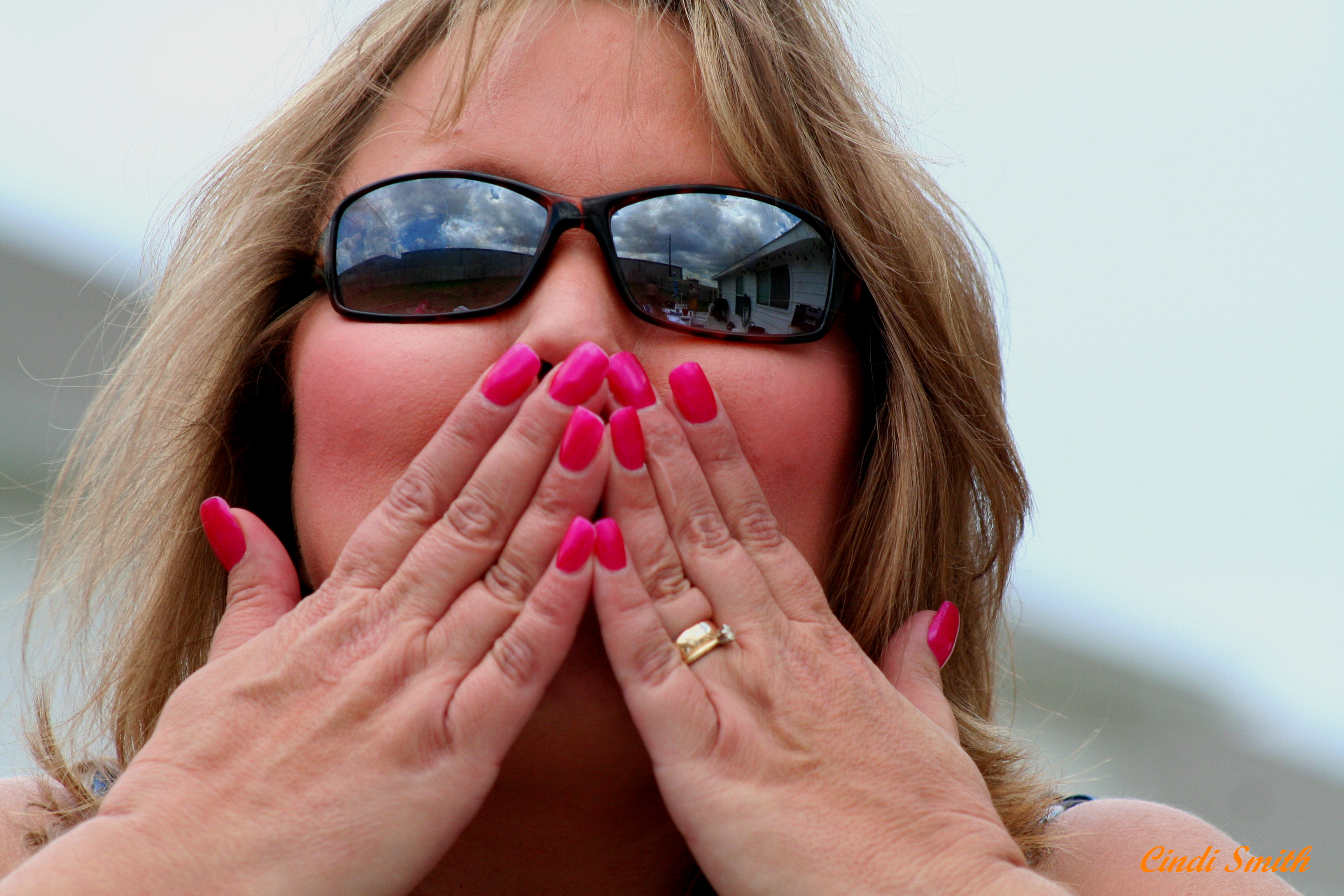 KISSES TO ALL OF MY FANS!
