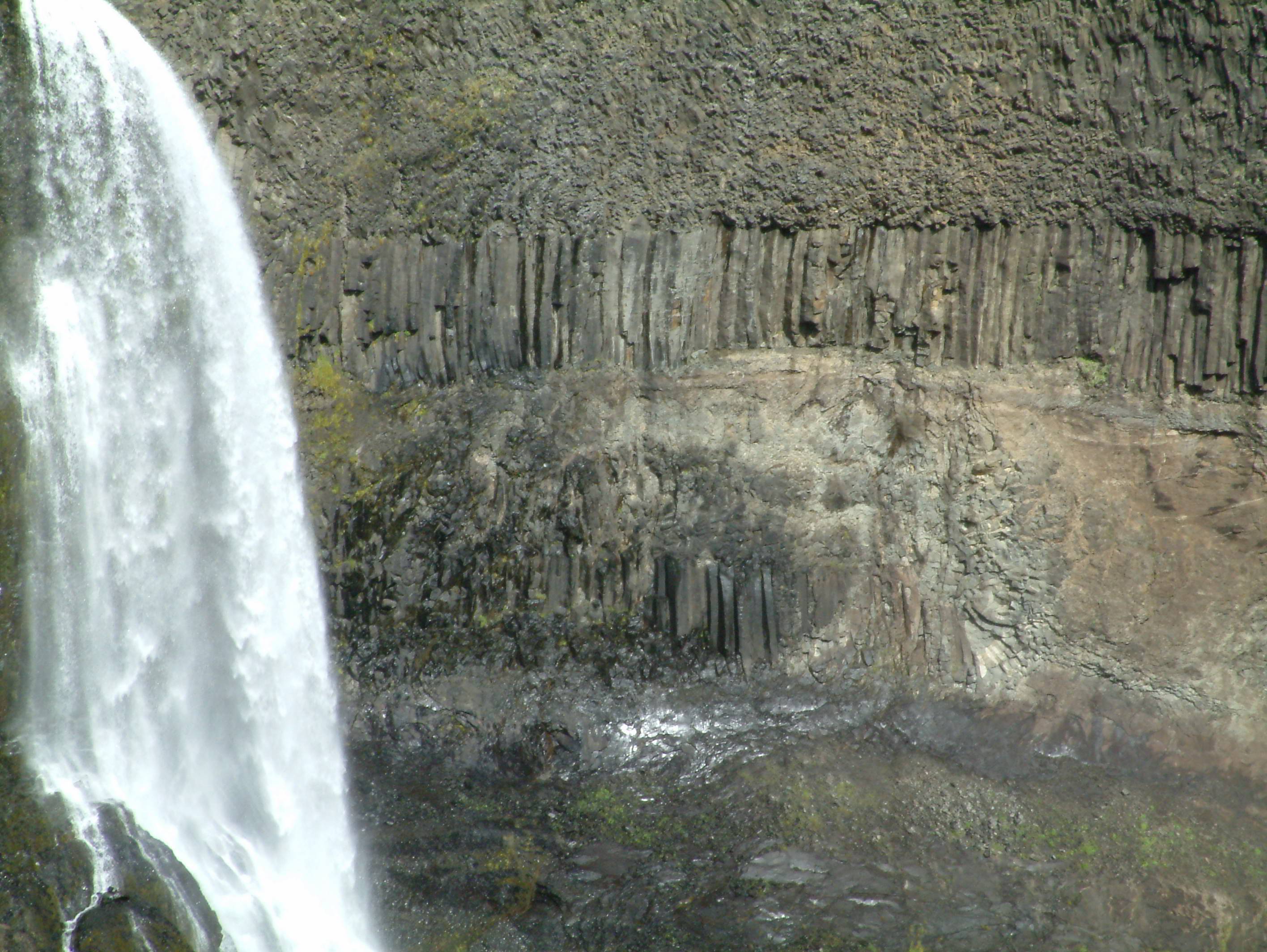 Columnar basalt formations by Granni