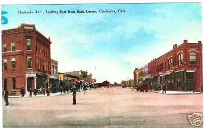 OK Chickasha Chickasha Ave Looking East from the Bank Corner ca 1910.jpg