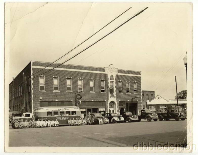 OK Chickasha Melton Ford Dealership and Texaco 1940s.jpg