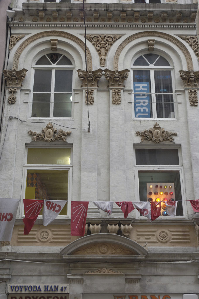 Istanbul  Pera Walk 1064.jpg