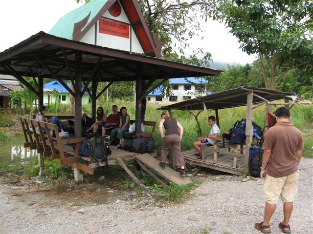 waiting at the bus station on the side of the road then to Surat Thani, 100 km ride