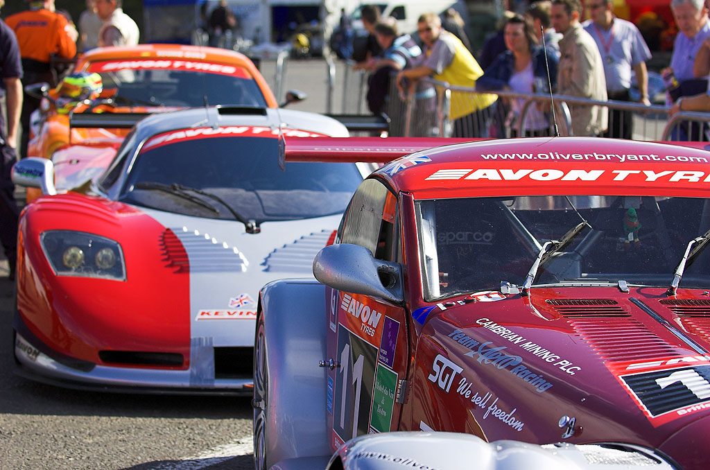 Morgan Aero 8 in front of the Mosler MTR 900