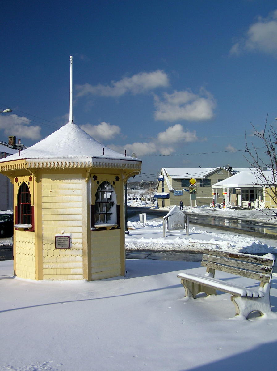 Oak Bluffs - winter of 2004.jpg