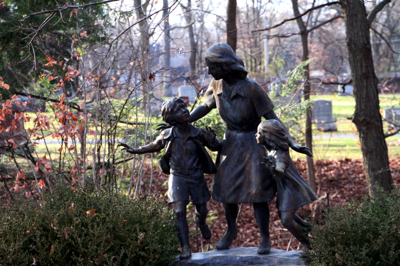 Lake Forest Cemetery