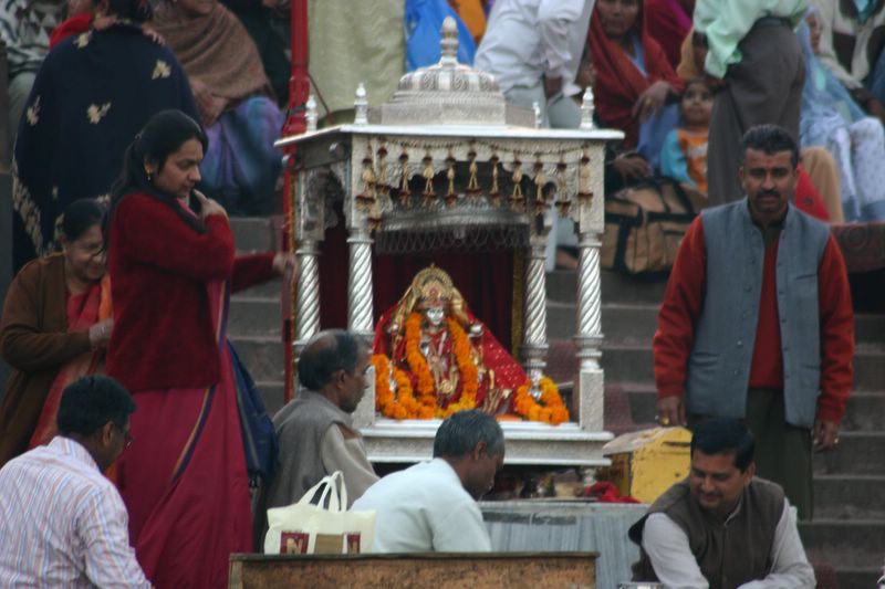 The Lord comes for the aarti, Har-ki-pauri, Haridwar, India