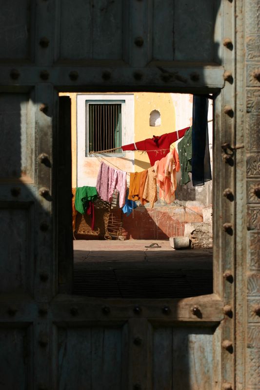Contrasting colors, Vrindavan, Uttar Pradesh
