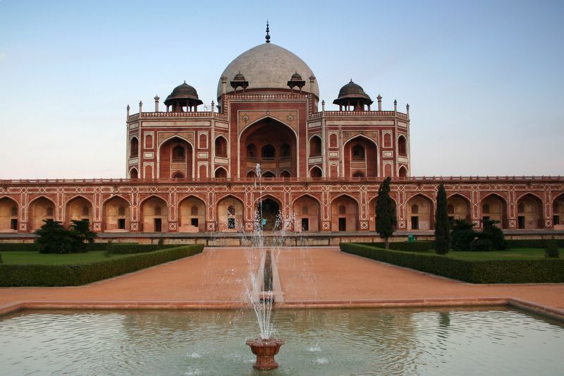 The grand spectacle of color, Humayuns tomb, Delhi
