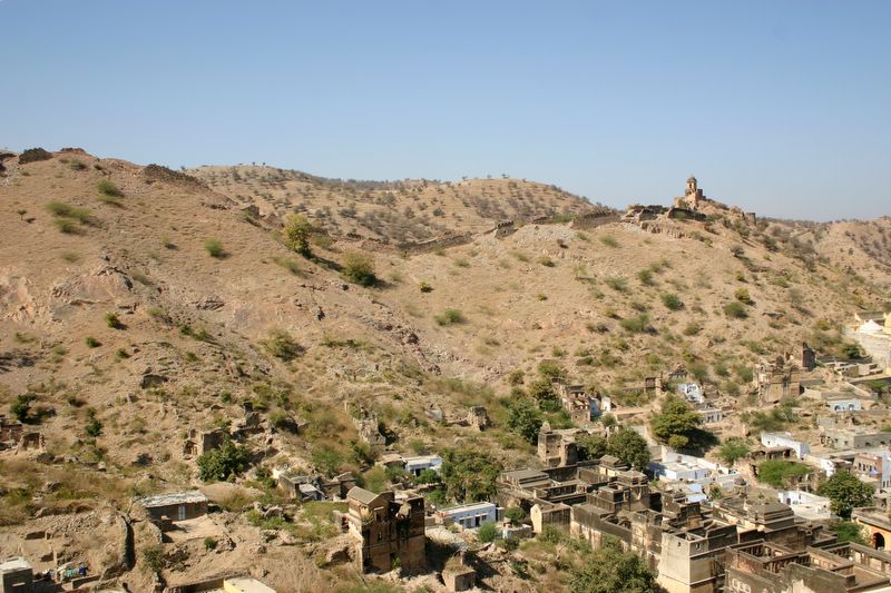 The walls around Jaipur