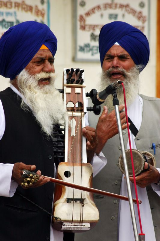 Singing with passion, Amritsar, Golden temple, Amritsar, Punjab