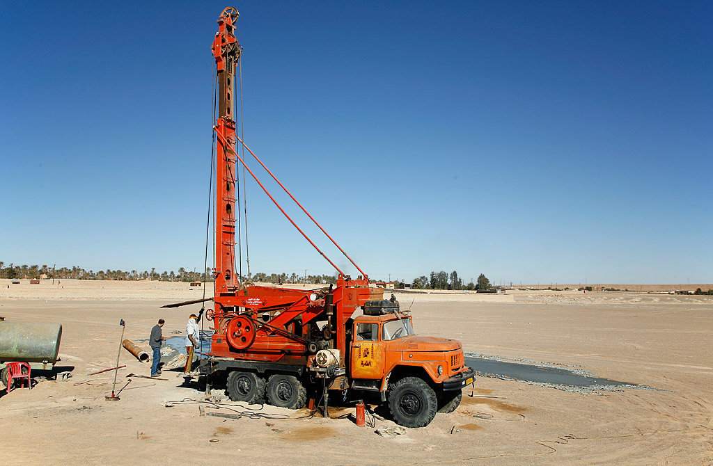 060310-033 Drilling for water w.jpg