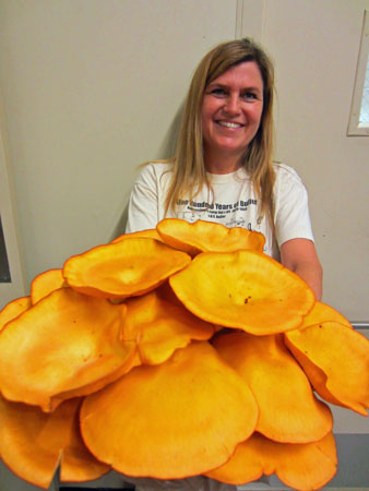 2012 - 05 Julia with 'shrooms 6062