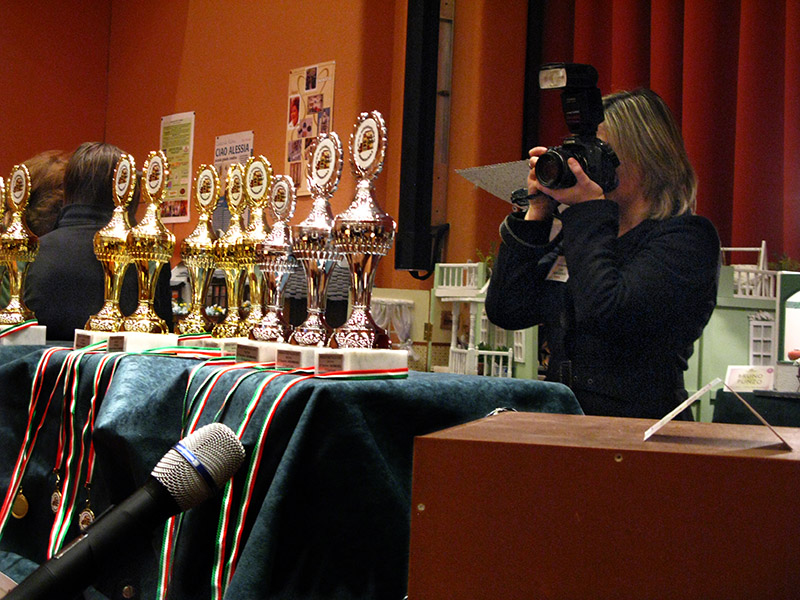 Roberta fotografa i trofei<br/><br/> .. M8358