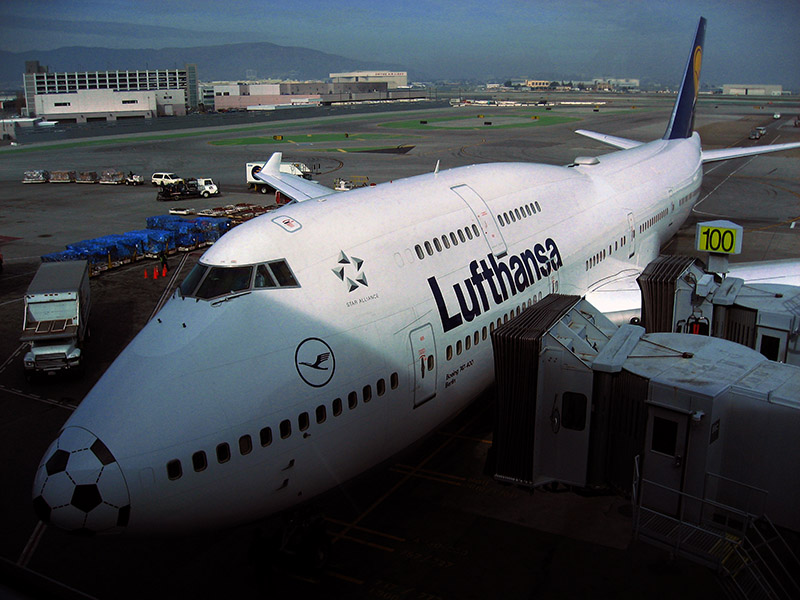 Plane before flight .. 1016