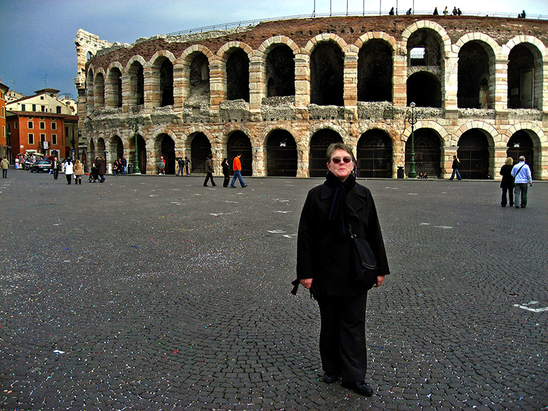 Tourist on Piazza Br .. 2436