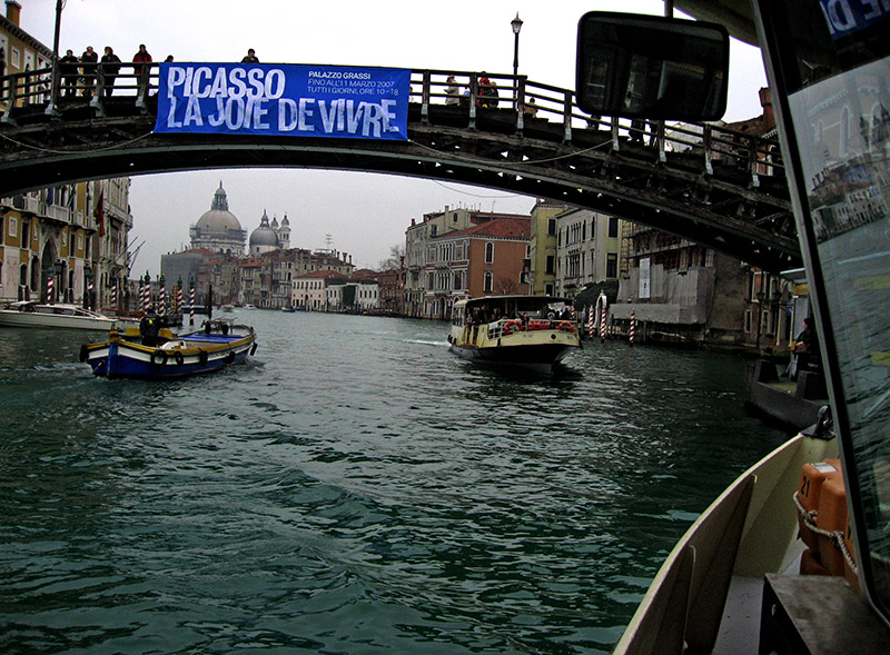 Approaching the  Ponte dellAccademia on the vaporetto .. 2665