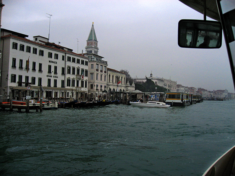 Coming to the San Marco vaporetto stop .. 2666