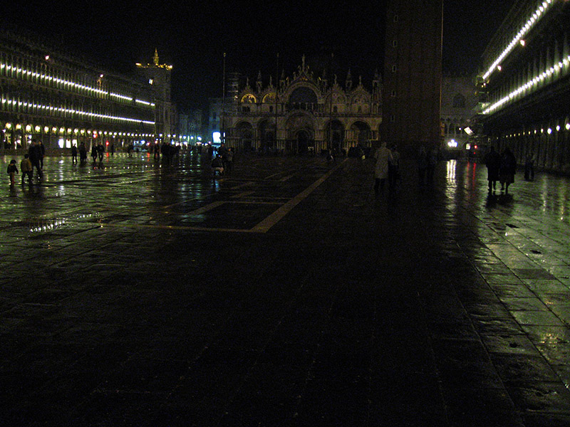 Piazza San Marco at night  .. 3024