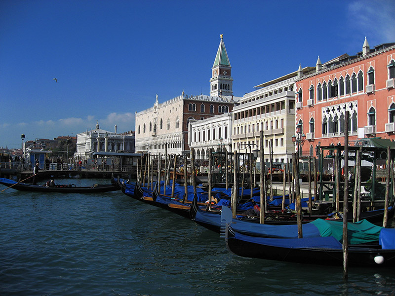View along the Riva degli Schiavoni .. 3048