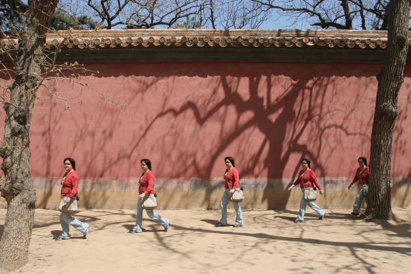 Noons Walking at Ming Tombs