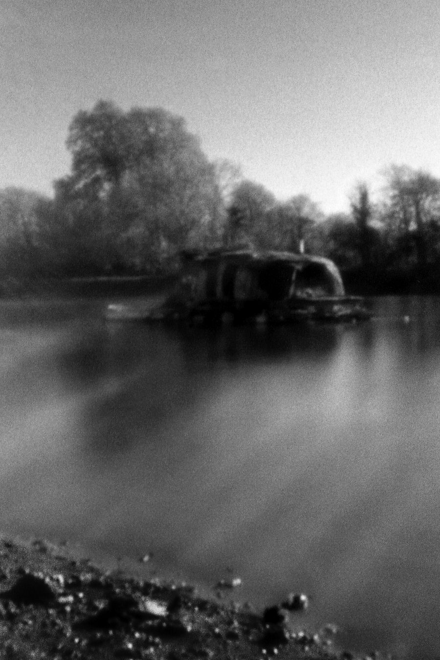 2004 Twickenham - Pinhole -  The well known raft