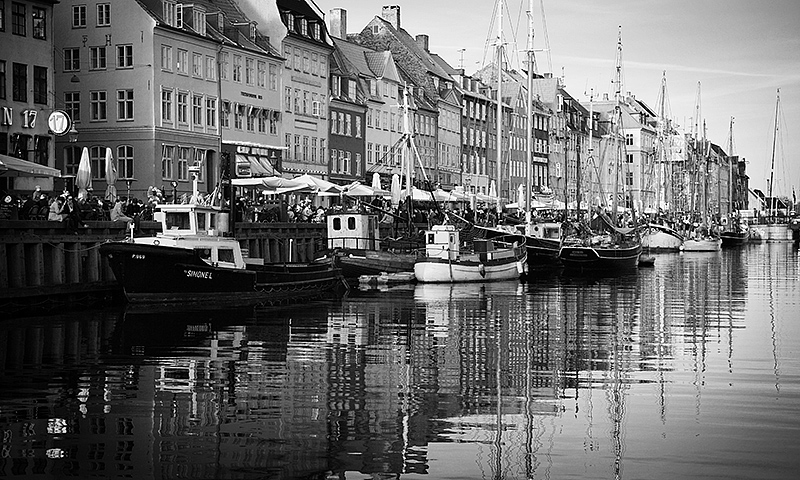 Nyhavn in bw