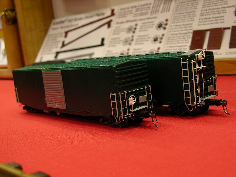 Kadee 50 modernized PS-1 boxcars with *working* cushion underframe