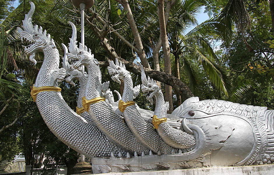 7 headed  serpent/naga