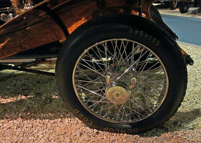 152 RRWheel2W.jpg