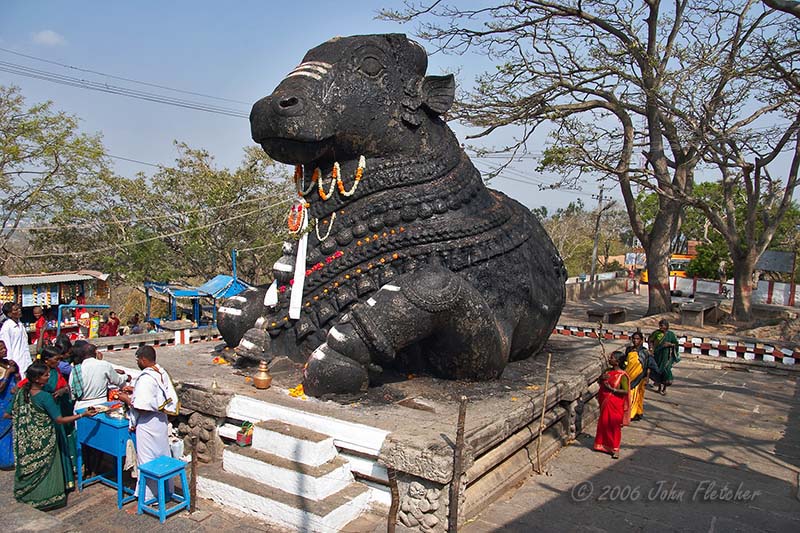 Worshipers Circling Nandi