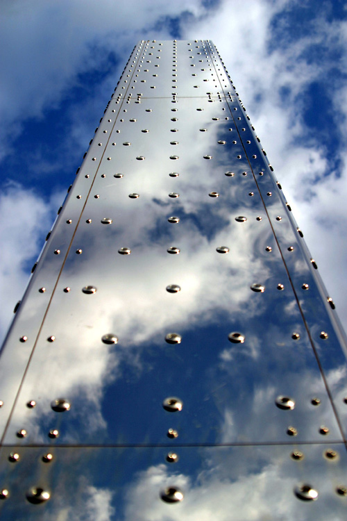 <b>5th Place</b><br>Sky sculpture<br>by Richard Hopkins