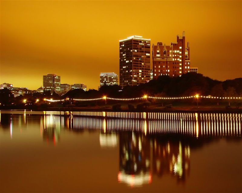Lake Merritt at Night *<br><i>By Ben Udkow</i>