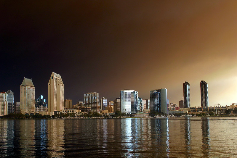<b><i>5th Place</i></br>Fiery morning - skyline</b></br>By Bee1000