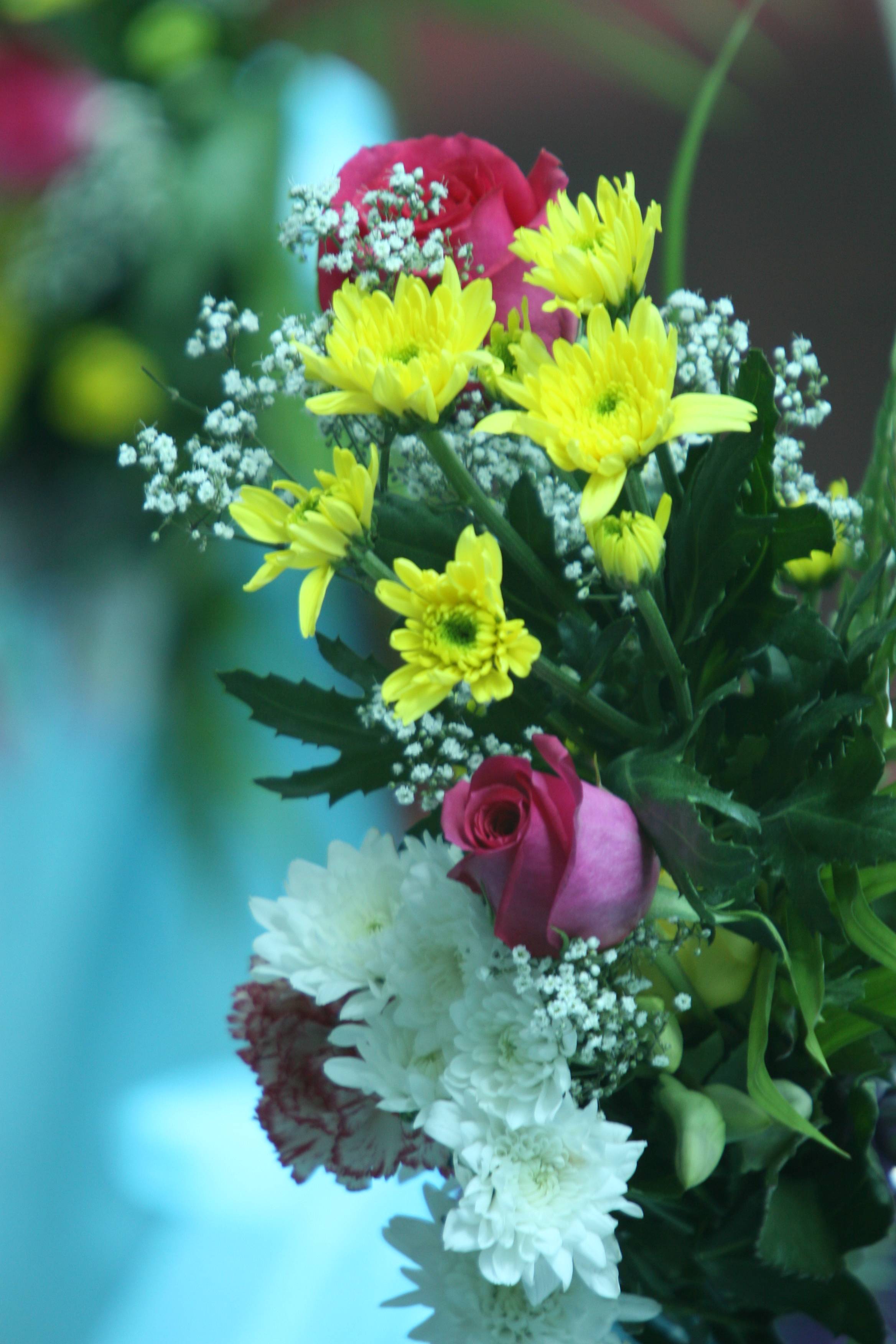 1117 15th August 06 Flowers in the new arrival hall.JPG