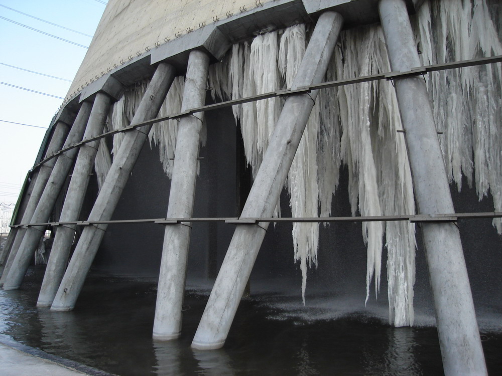 Ice stalactite in Cooling Tower#06.JPG