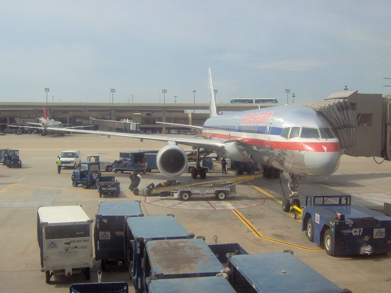 OUR 757 AT DALLAS-FORT WORTH MAY 2005